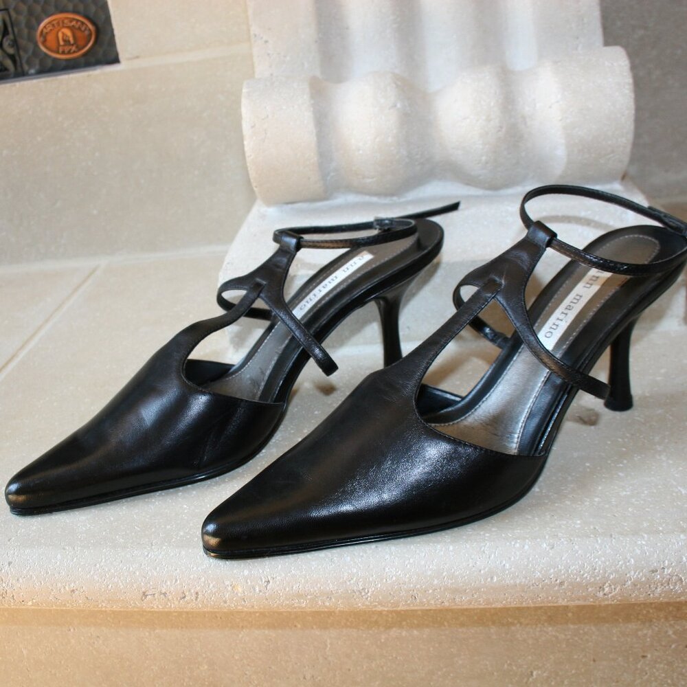 Black Leather Pump/ Closed Pointed Toe, Strapped Heels Size 8M